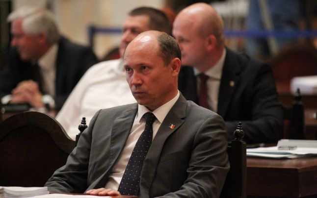 Deputatul a adăugat că “proiectul a fost citit cu atenţie, însă elementele legate de votul studenţilor au fost introduse pe ultima sută de metri".