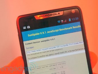 Компании Motorola Mobility и Intel представили смартфон RAZR i. 