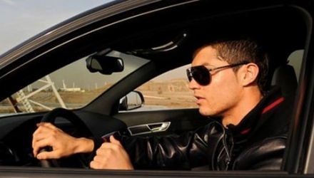 Ronaldo a condus imprudent, a ignorat semnalul de oprire al poliţiştilor şi nici nu a aprins luminile la intrarea în tunel. 