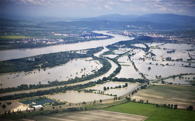 În total 1.400 de persoane au fost evacuate în această ţară, ca măsură de precauţie.