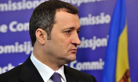 Totodată, PLDM condamnă intentarea "dosarelor politice la comanda unor politicieni şi partide", însă nu pricizează la cine anume se referă. 