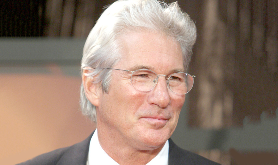 Richard Gere susţine că nu s-a implicat în acest proiect pentru a face bani: "Mama mea spune că am complexul edificiilor, pentru că îmi place să construiesc".