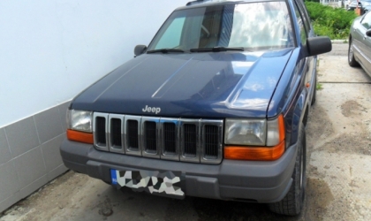 Un tânăr în vârstă de 22 de ani a încercat să intre în țară la volanul unui Jeep Grand Cherokee.