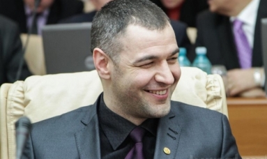 Octavian Ţîcu ar fi rămas ministru al Tineretului şi Sportului, dacă ar fi acceptat oferta de aderare la PLDM. 