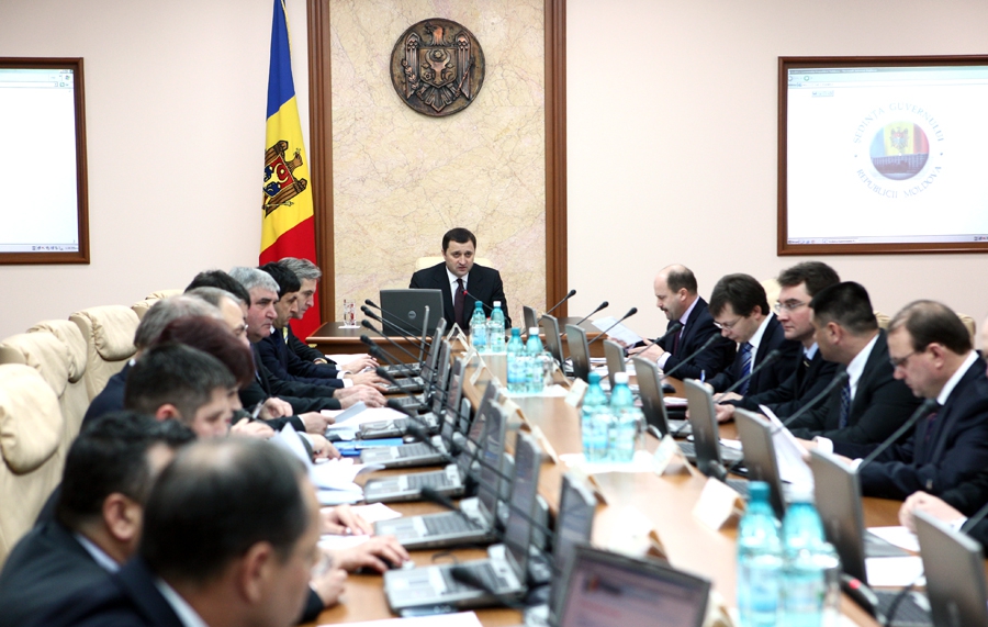 Лишь 5 процентов населения оценили работу кабинета министров как очень хорошую.