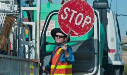 Șoferii sunt rugaţi să nu parcheze unitățile de transport pe traseul parcurs de delegație, altfel automobilele vor fi evacuate forţat.