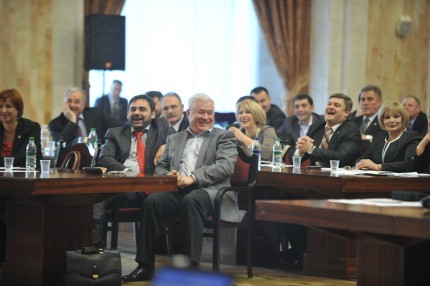 Stă Marian Lupu pe scenă şi anunţă că, din acest moment, toţi cei din sală sînt membri ai PDM