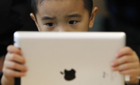 Publicaţia susţine că noul telefonul-tabletă se va numi iPhone Math şi va avea un ecran de 4,8 inch