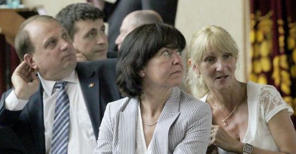 Ministrul le-a sugerat producătorilor să caute şi alte pieţe de desfacere, dar să se adapteze şi la noile condiţii din Rusia. 