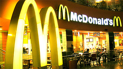Руководство сети ресторанов McDonald's выплатит 700 тысяч долларов обществу американских мусульман за ложную информацию о продуктах. Фото: sunwarrior.com