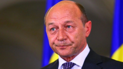 Траяна Бэсеску встречали у Госрезиденции и сторонники, и противники.