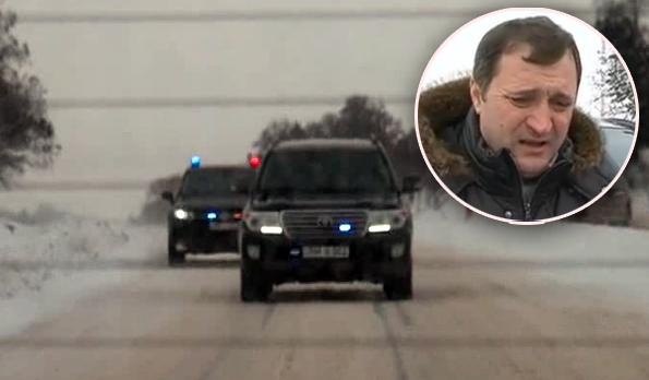 Филат приехал в районы на новой машине, в сопровождении телохранителей, но без министра транспорта.