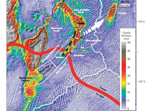 Până în urmă cu aproximativ 750 de milioane de ani, uscatul era o masă compactă, formând un singur continent, numit Rodinia