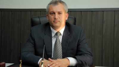 Din informaţii neconfirmate oficial, cei doi ar fi interceptat, ilegal, convorbiri telefonice şi le-ar fi oferit şefului FISC, Nicolae Vicol. 