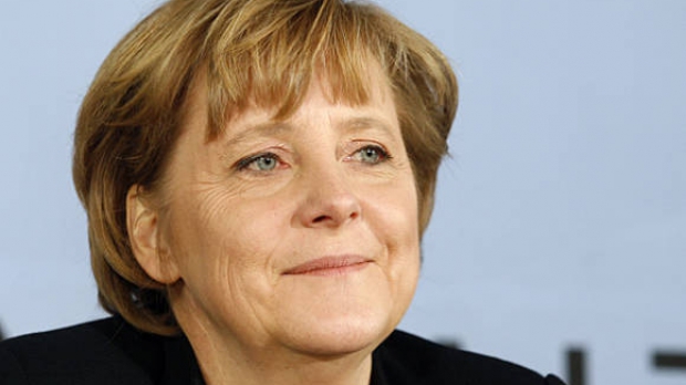 Angela Merkel a comis, joi, o gafă în cadrul conferinţei de presă comune cu François Hollande, pe care l-a confundat cu unul dintre iluştrii săi predecesori, François Mitterrand.