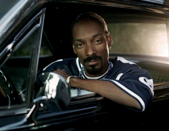 Не так давно рэпер Snoop Dogg посетил Ямайку, которая вдохновила его на смену имени, теперь он будет - Snoop Lion. 
