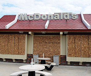 Компании Coca-Сola и McDonald's прекратят свою деятельность в Боливии в день "конца света" по календарю индейцев майя. Фото: Getty Images/Fotobank.ru