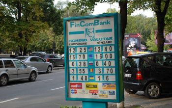 Pe piaţa internaţională moneda unică europeană este cotată la 1.2486 USD comparativ cu 1.26440, ieri.