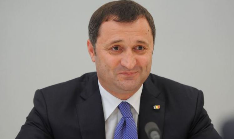 Cui i-a folosit tot acest show ieftin și această breșă de timp în procesul de guvernare a țării?! 