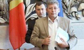 În acelaşi timp, deputaţii liberali Ion Hadârcă şi Valeriu Munteanu au depus déjà o iniţiativă legislativă
