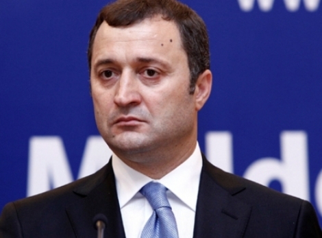 Până în 2008, în această listă erau incluşi şi prim-miniştrii. Comuniştii au modificat, însă, legea, după demisia premierului Vasile Tarlev.