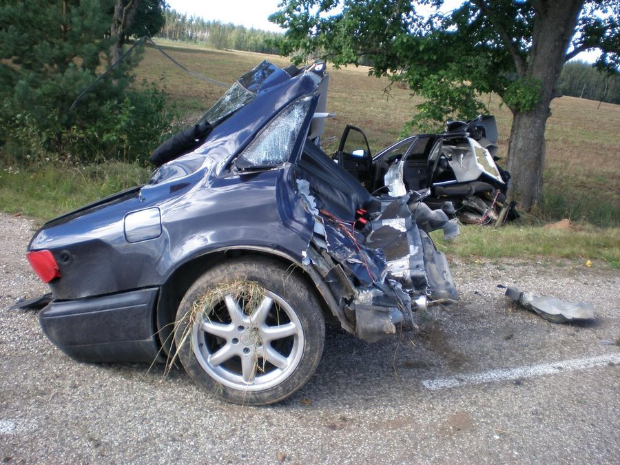 Potrivit politistilor, vinovat de accident s-ar face un barbat in varsta de 33 de ani, care se afla la volanul unui Audi A6.