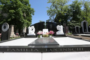 În cimitirul Central din strada Armenească sunt înmormântate doar personalitățile marcate din istoria Basarabiei, precum și rudele de gradul I ale acestora.