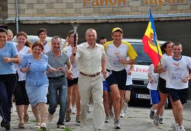 Primarul Dorin Chirtoacă a ajuns printre primii la finiş. Foto: worldharmonyrun.org