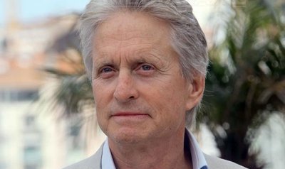 Michael Douglas, care a suferit de cancer la gât acum trei ani, pune apariţia bolii pe seama vieţii sale sexuale. 