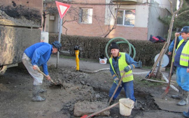 Conducătorii auto sunt rugaţi să respecte restricţiile de circulaţie instituite în zonă şi semnalizarea rutieră temporară.