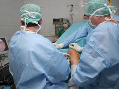 Medicii au transportat la spital şi alt bărbat, de aproximativ 50 de ani, care la fel acuza o stare de hipotermie avansată, de gradul 2.
