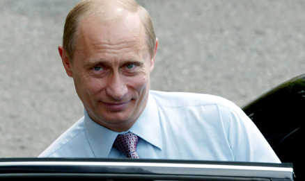 Aproximativ 65% dintre ruşi apreciază că Valdimir Putin a făcut mai mult bine decât rău de când se află la putere, potrivit unei anchete realizate în februarie de Institutul independent Levada.