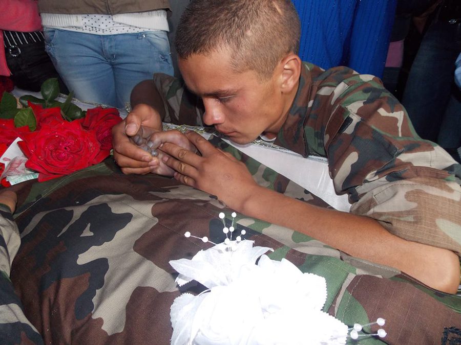 Fratele soldatului găsit mort la Bulboaca, trimis în chiloți de la armată