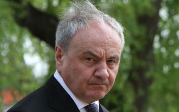 Totodată preşedintele spune că acest conflict creat artificial trebuie rezolvat pe cale pașnică