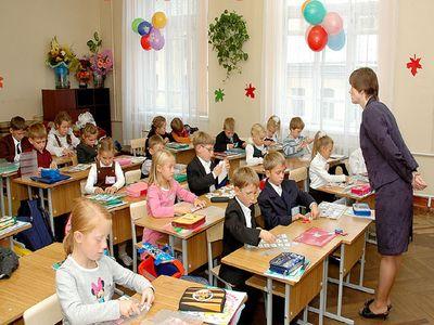 Первый класс учится с третьим, а второй - с четвертым. Фото: donbass.u