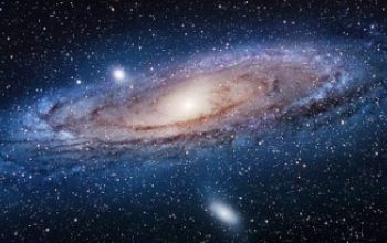 Asta deoarece undele radio călătoresc prin spațiu cu viteza luminii, care este de 300.000 de kilometri pe secundă. 