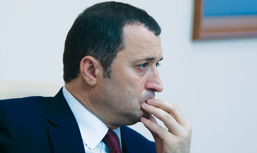 Политолог утверждает, что Влад Филат вывел ЛДПМ из соглашения АЕИ в обмен на полную власть и контроль над судебной системой. Фото: iyteimagges.com