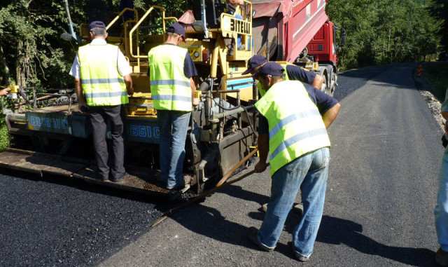 Drumurile care vor fi reabilitate sunt: Chişinău-Giurgiuleşti; Bălţi-Făleşti-Sculeni; Chişinău-Leuşeni-România; Bălţi-Sărăteni; Hânceşti-Leova-Cahul-Slobozia Mare; Ialoveni; Soroca-Arioneşti-Podolski, Hânceşti-Lăpuşna; Chişinău-Dubăsari-Poltava. 