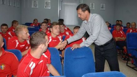Important este să apăraţi cu demnitate culorile drapelului nostru şi să aduceţi bucurie suporterilor moldoveni