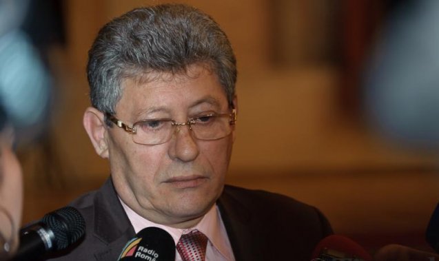 Liberalii au contestat la Curtea Constituţională două legi votate pe 3 mai de PCRM şi PLDM.