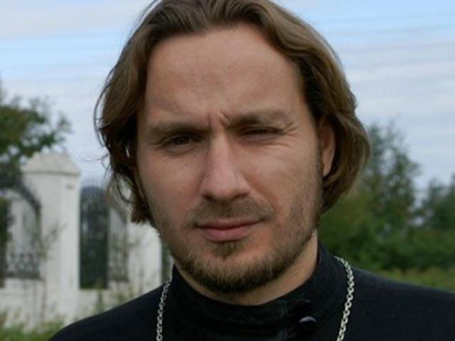 Димитрий Свердлов отстранен от священнослужения епархией РПЦ.