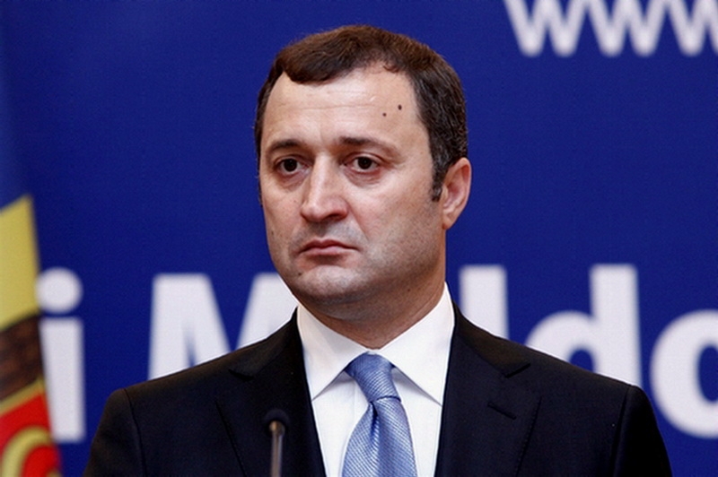  După o săptămână de tăcere, în care s-a consultat cu societatea civilă, premierul Vlad Filat a ieșit în fața opiniei publice și a făcut mai multe declarații care ulterior s-au adeverit.