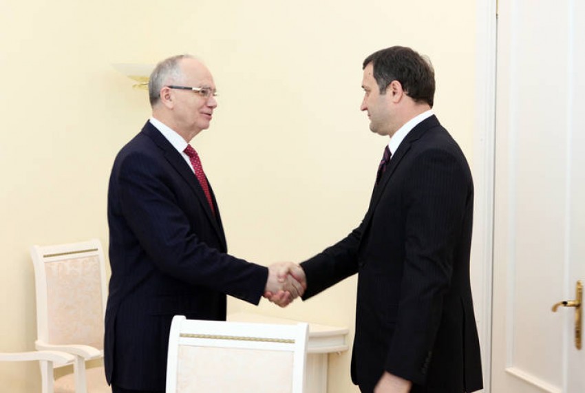 Diplomatul a menţionat că, la învestirea sa în funcţia de Ambasador, a fost mandatat de către conducerea ţării să consolideze relaţiile moldo-ruse.