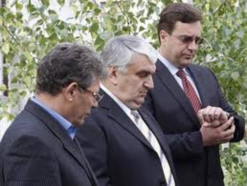 “Dacă nu se va ceda noi avem alte pârghii. Dar, nu cred că vom ajunge să ne trântim uşile", a concluzionat liderul PL.