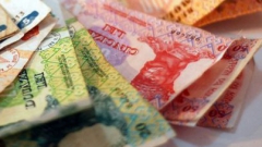 Majoritatea salariaţilor din Moldova sunt remuneraţi lunar cu o sumă mai mică decât salariul mediu pe economie