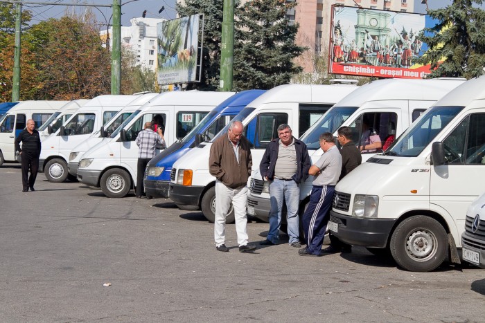 În prezent, peste 1800 de microbuze transportă călători, în Capitală.