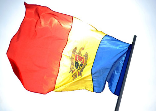Недопустимо использовать герб республики в качестве товарных знаков или брать его за основу для других геральдических знаков.