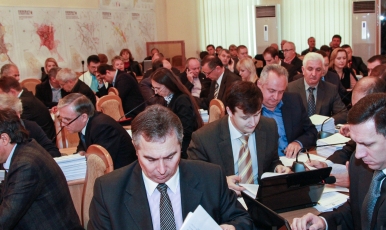 Consilierii vor încerca să voteze în lectură finală bugetul municipal pentru 2013, inclusiv taxele locale majorate. 