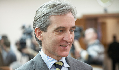 În partea de politică externă, acordul PEG consideră continuarea cursului strategic de integrare europeană a Republicii Moldova drept prioritate națională. 