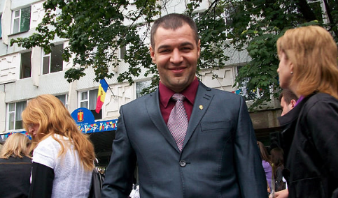  Филат предложил президенту Николаю Тимофти назначить бывшего боксера Октавиана Цыку на должность министра молодежи и спорта.
